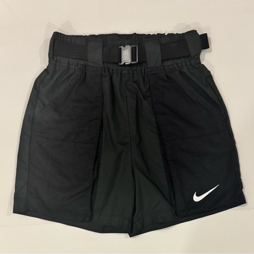 Nike Women’s Swoosh Belted Woven Black Shorts. Size XS
